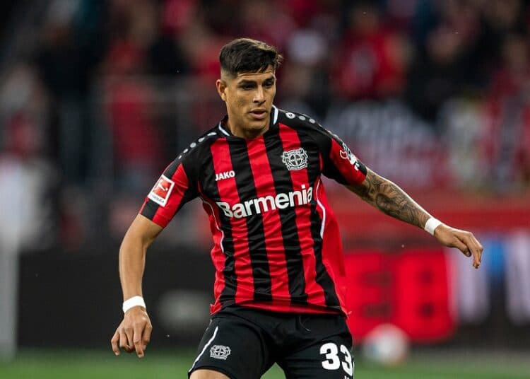 Ecuatoriano Piero Hincapié fue titular en la agónica victoria del Leverkusen