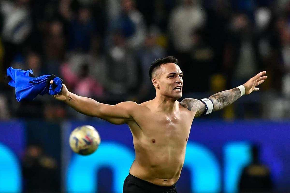El argentino Lautaro Martínez recibe el premio a MVP de la Serie A