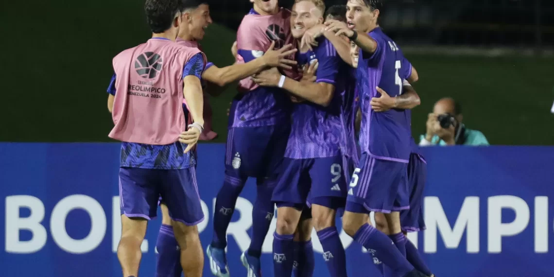 El argentino Barrenechea llega a Valencia donde jugará cedido por el Aston Villa