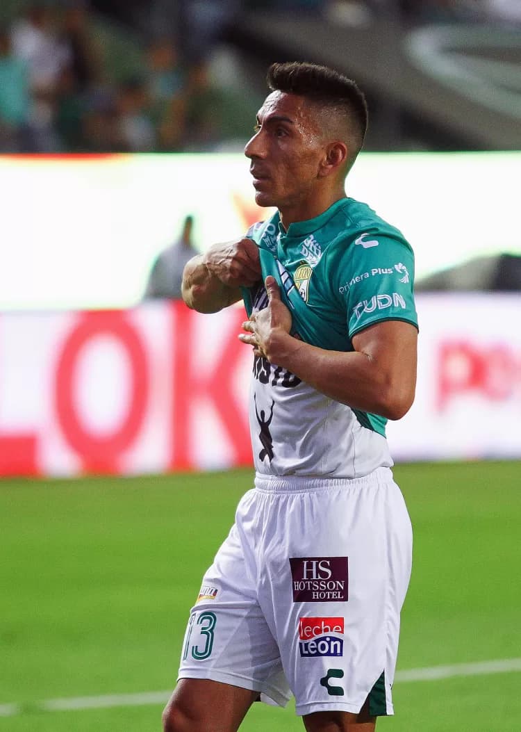 El ecuatoriano Ángel Mena deja el fútbol mexicano