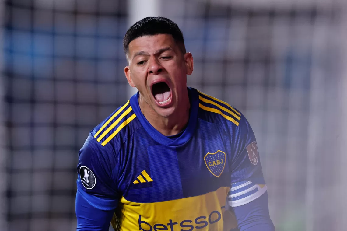 El argentino Marcos Rojo acuerda su paso a Racing