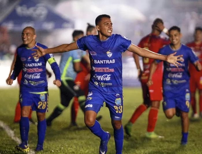 Técnico mexicano, sigue líder e invicto en la liga de Guatemala