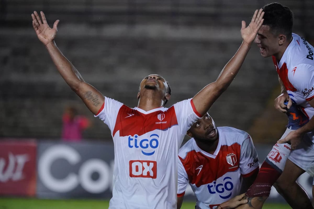 Mexicano Monreal y estadounidense Hernández, primeros en Costa Rica