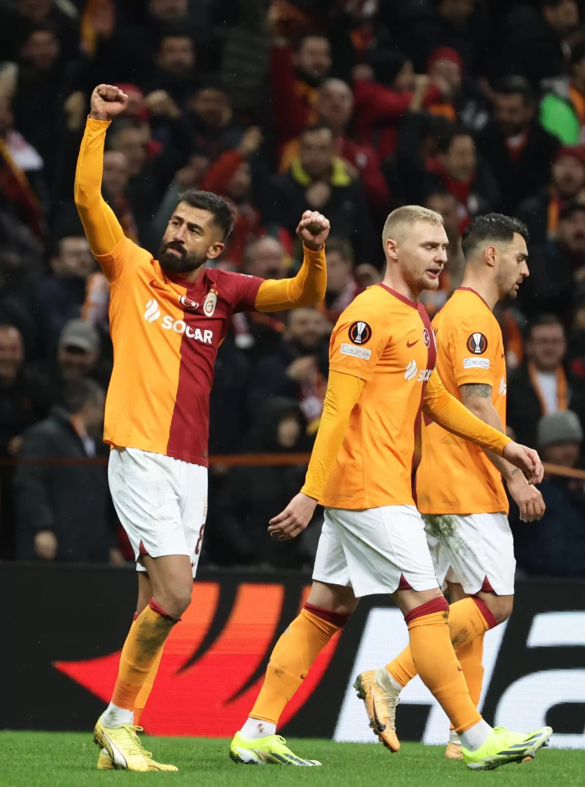 El Galatasaray del colombiano Sanchez elimina al Fenerbahce de Mourinho