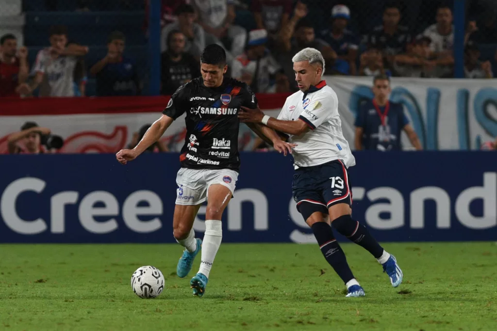 2-0. Racing gana con autoridad y avanza a la fase de grupos de la Sudamericana