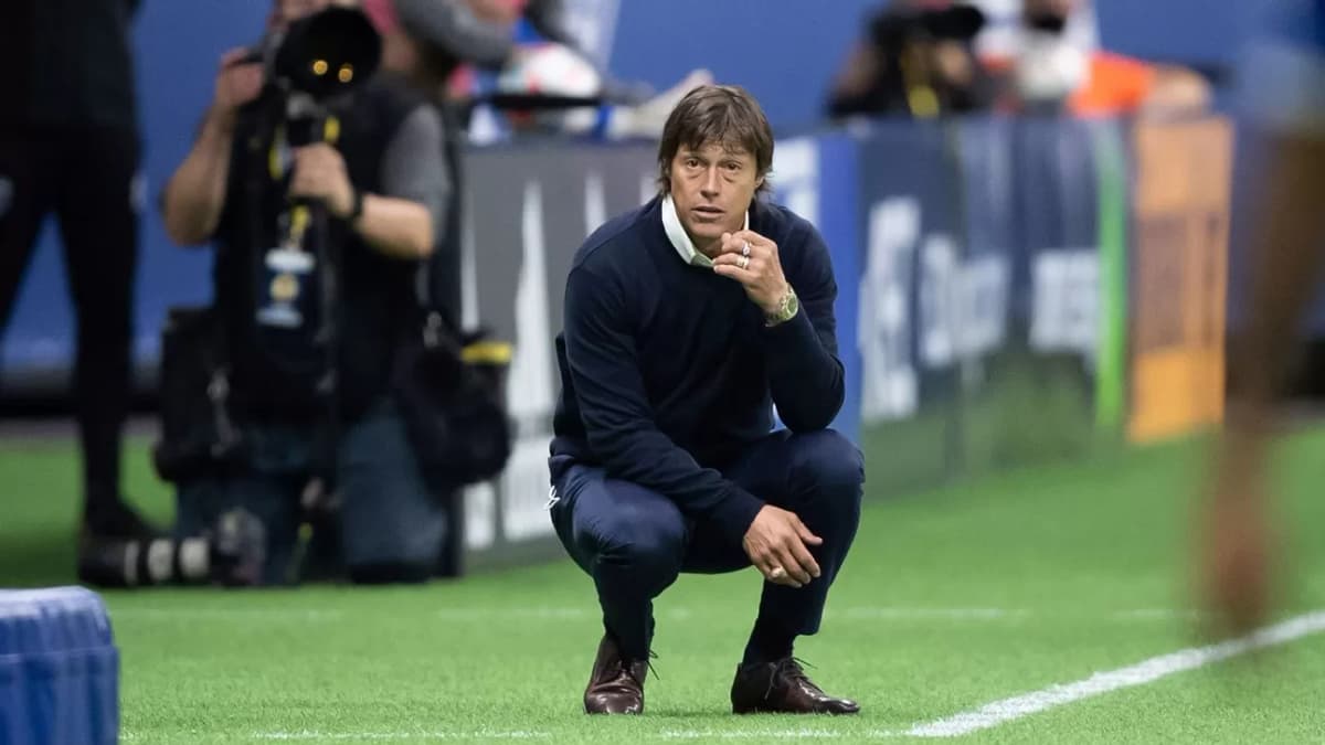 Argentino Almeyda en compañía de mexicanos, cerca del titulo en Grecia
