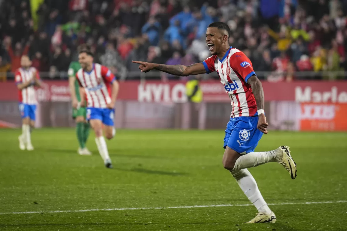 2-0. El Girona gana y da un nuevo paso de gigante hacia la Liga de Campeones