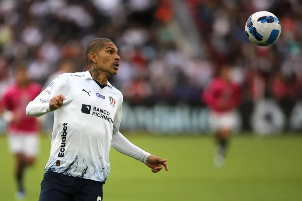 Paolo Guerrero viaja a Brasil antes de la nueva convocatoria de la selección peruana