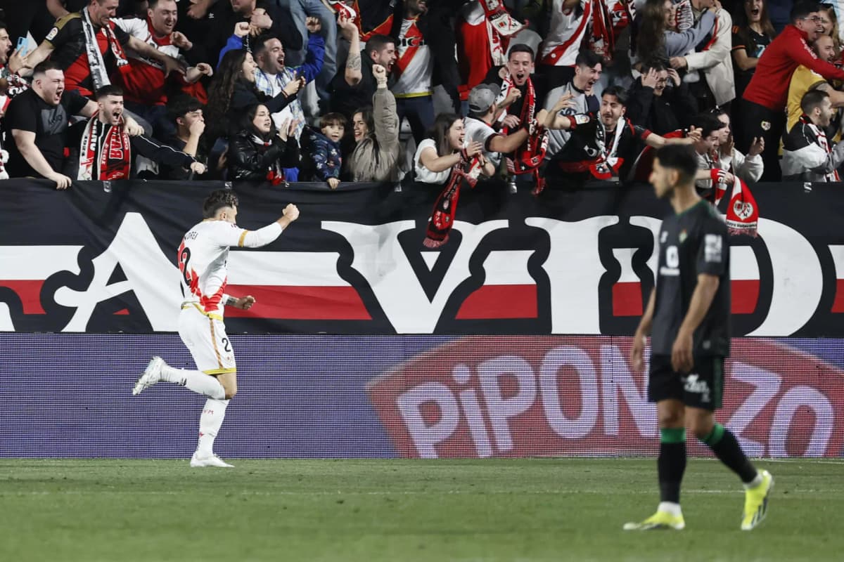 2-0. El Rayo recupera la sonrisa ante el Betis