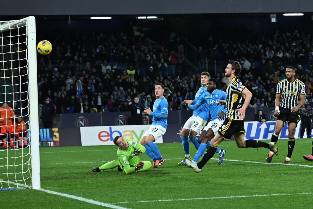 2-1. ‘Kvara’ y Raspadori fulminan a la ‘Juve’