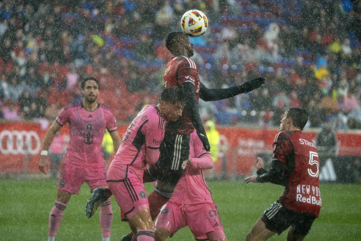 El colombiano Andrés Reyes, la apuesta que no salió bien en la defensa de San Diego