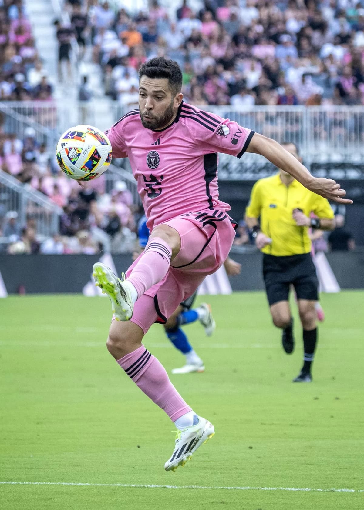 Latinos mantienen el orden en el Este de la MLS en Semana 23