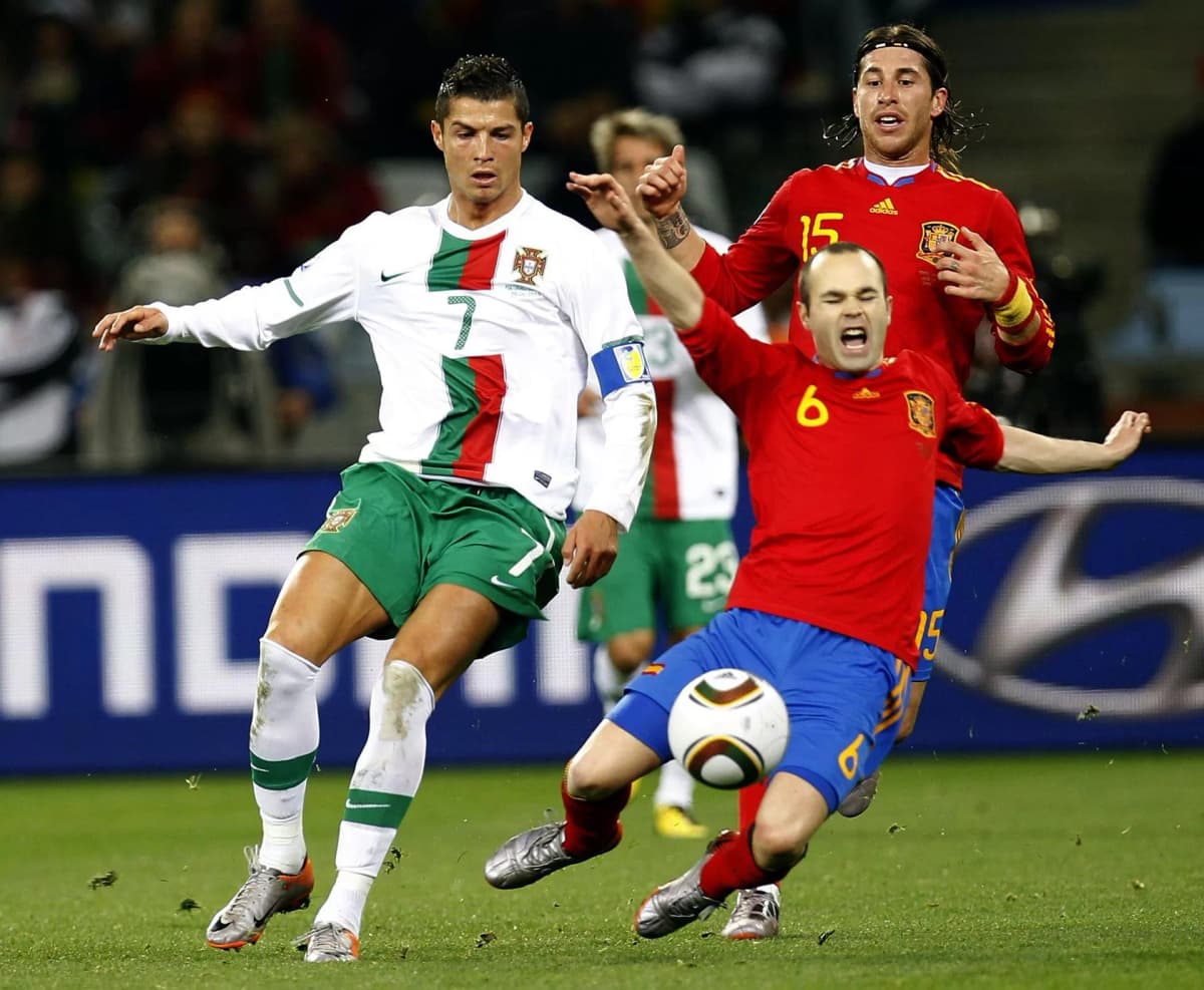 Cristiano Ronaldo y el español Andrés Iniesta, embajadores de la candidatura del Mundial 2030