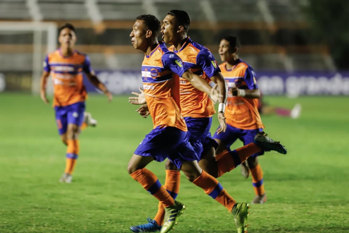 Puerto Cabello le arrebata el liderato al Deportivo Táchira en el fútbol venezolano
