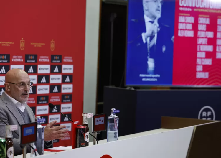 Cubarsí y Vivian, novedades; regresan Laporte, Baena, Sarabia, Olmo y Gerard Moreno