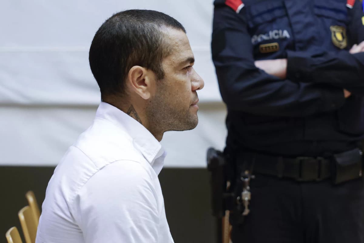 La Audiencia de Barcelona deja en libertad al brasileño Alves bajo fianza de un millón de euros
