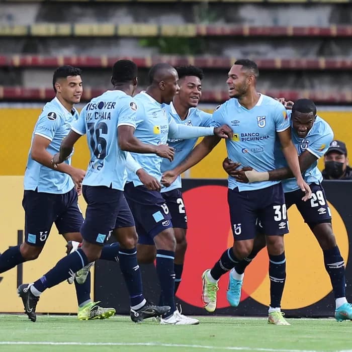 La Católica golea y espera un resultado que le garantice el liderato del fútbol en Ecuador