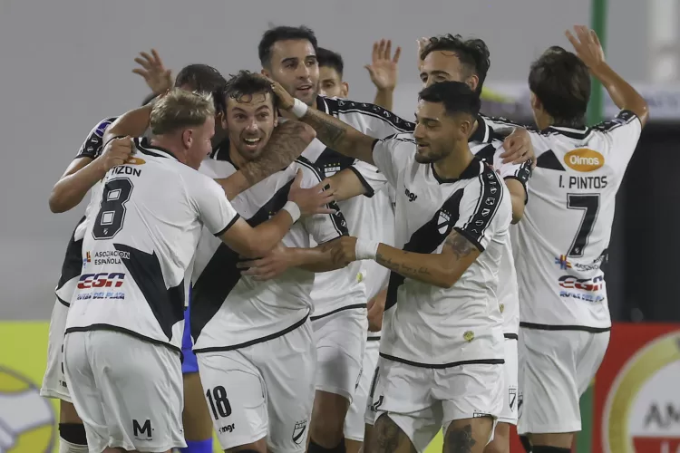 0-2. Uruguayos Bueno y Fernández sellan la victoria en la visita de Danubio a Rayo Zuliano