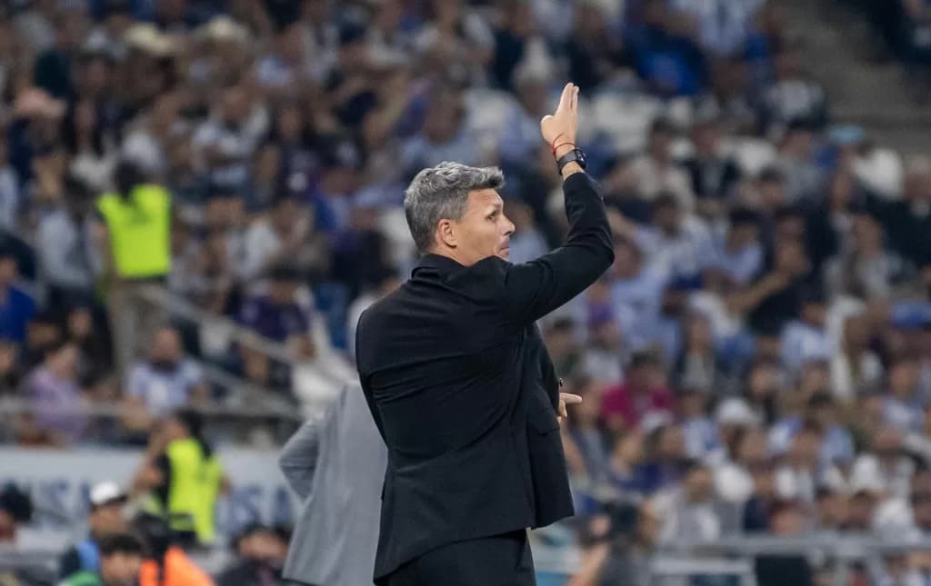 El argentino Ortiz confirma altercado con Messi