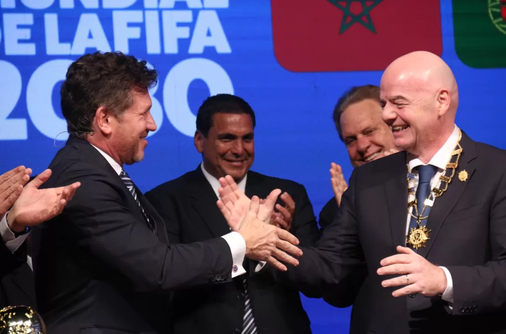 La FIFA y la Conmebol firman, junto a presidentes de Paraguay y Uruguay, acta del Mundial 2030