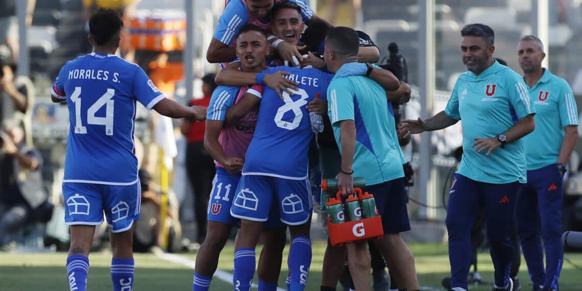 Universidad de Chile amplía su invicto y su ventaja en el liderato de la liga chilena de fútbol