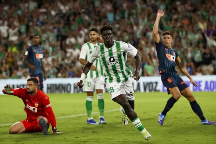 El Valencia ganó al Betis 3-0 tras dos triunfos verdiblancos consecutivos en Mestalla