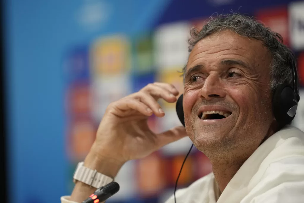 Español Luis Enrique: «Xavi es un entrenador ‘top’ y los resultados lo avalan»
