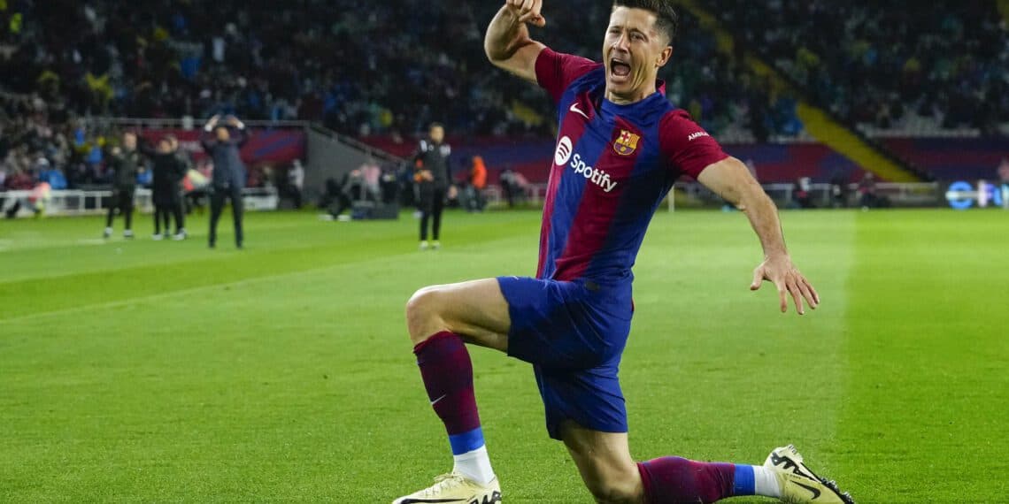 4-2. Lewandowski rescata a tiempo al Barça ante un combativo Valencia