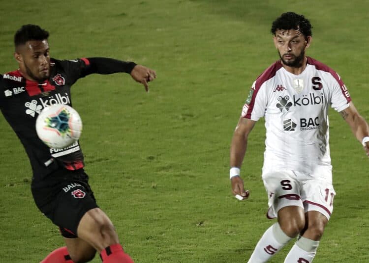 Alajuelense salva un empate frente a Saprissa en el clásico de Costa Rica