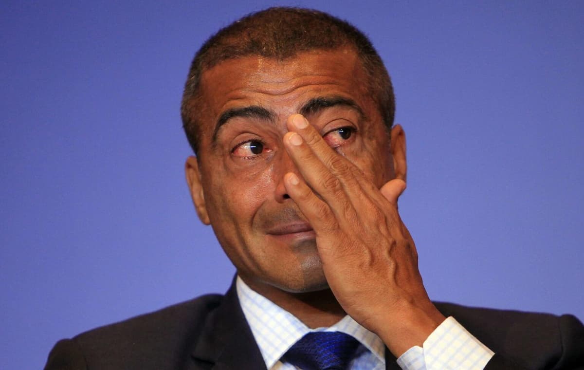 El brasileño Romário dice que cumplirá el sueño de jugar profesionalmente junto a su hijo