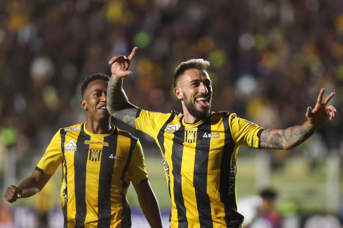 2-0. Los argentinos Ursino y Triverio encaminan la victoria de The Strongest ante Gremio