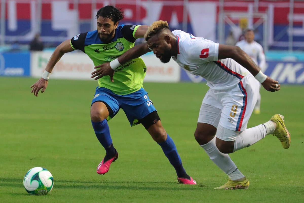 Olancho quiere acabar el invicto de 45 partidos del Olimpia del argentino Pedro Troglio