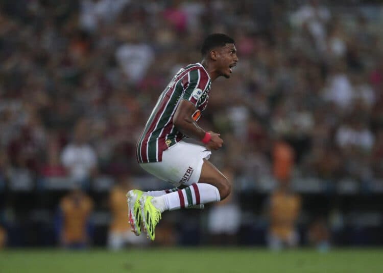 Fluminense aparta por indisciplina al brasileño John Kennedy