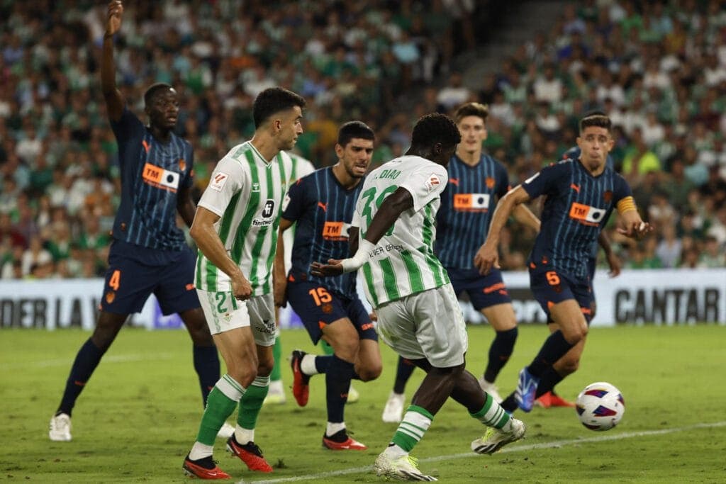 El Valencia y el Betis se juegan en Mestalla el último billete con destino a Europa