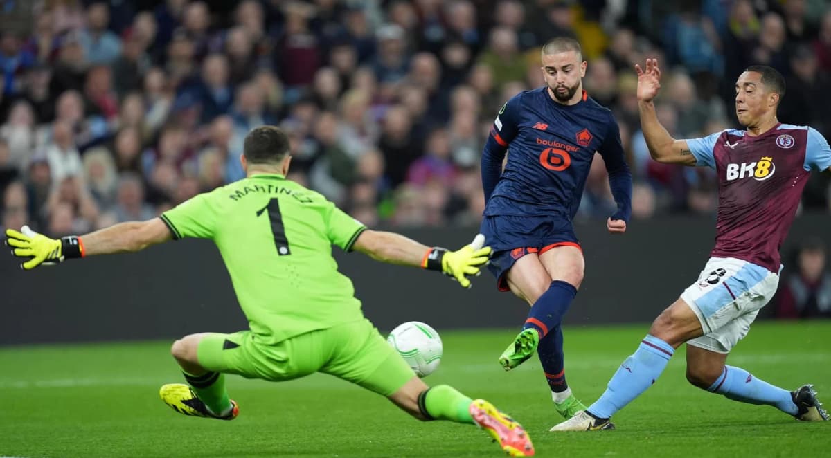 4-1. El argentino Martínez en una semana negra para el Aston Villa