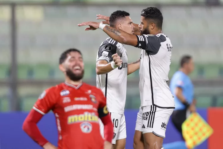 1-4. Atlético Mineiro golea al Caracas con Fuchs, Arana y un doblete del brasileño Paulihno