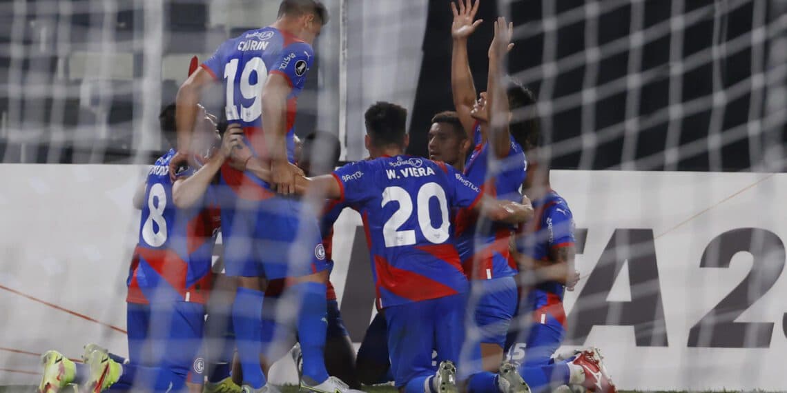 Cerro Porteño golea a General Caballero y se mantiene segundo en el torneo paraguayo de fútbol