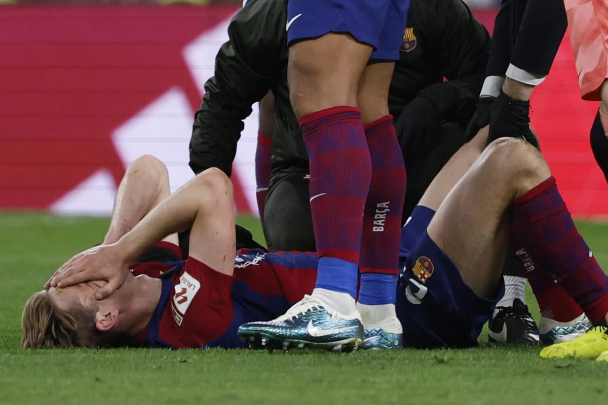 De Jong sufre un esguince en el tobillo derecho y podría despedirse de la temporada