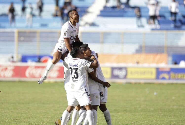 Comienzan las semifinales del Apertura de El Salvador con el Firpo como el favorito