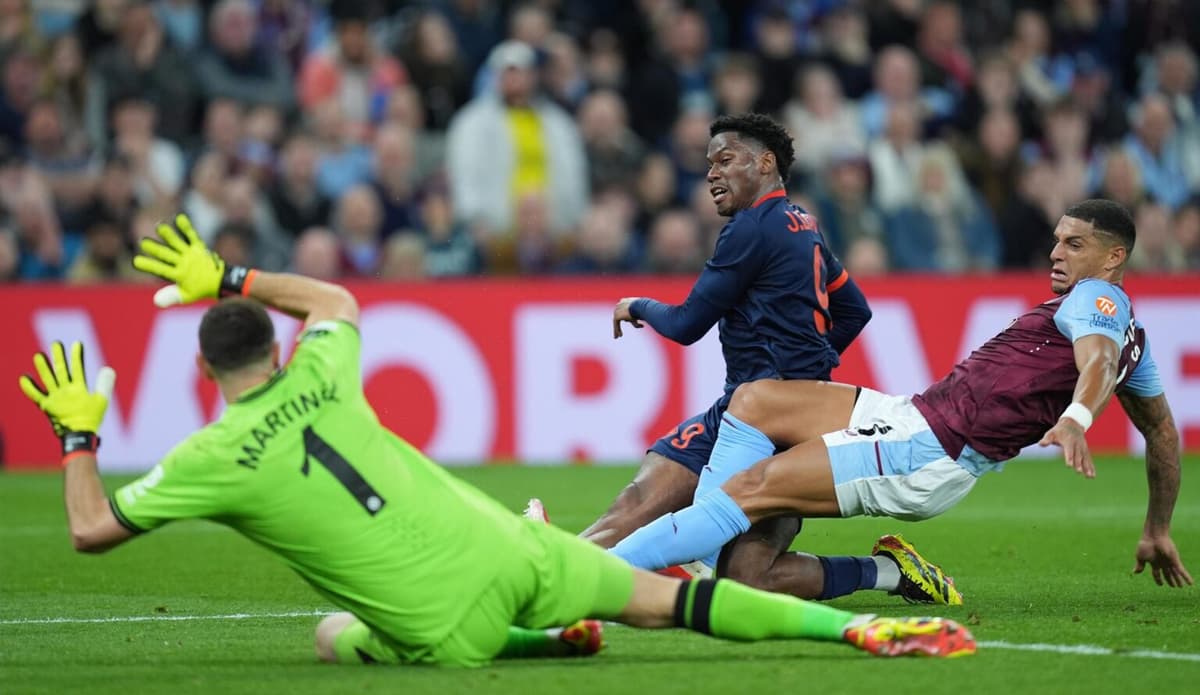 2-1. El argentino ‘Dibu’ Martínez permite al Aston Villa llegar con ventaja a la vuelta