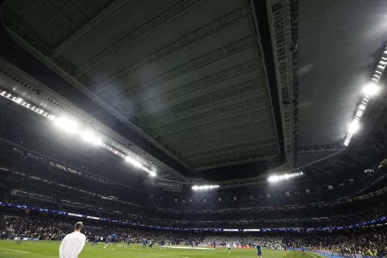 Un Bernabéu lleno y de blanco ante el City