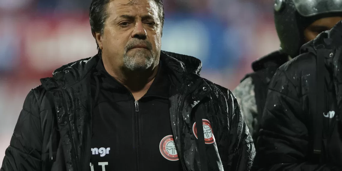 El paraguayo Federico Santander arruina el debut de Caruso Lombardi en Uruguay