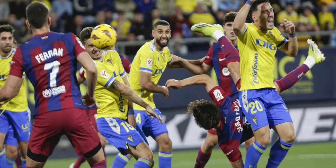 0-1. El Plan B del Barça suma los tres puntos en Cádiz