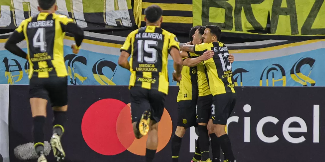 Peñarol se mantiene como único líder del fútbol en Uruguay, tras sumar una nueva victoria