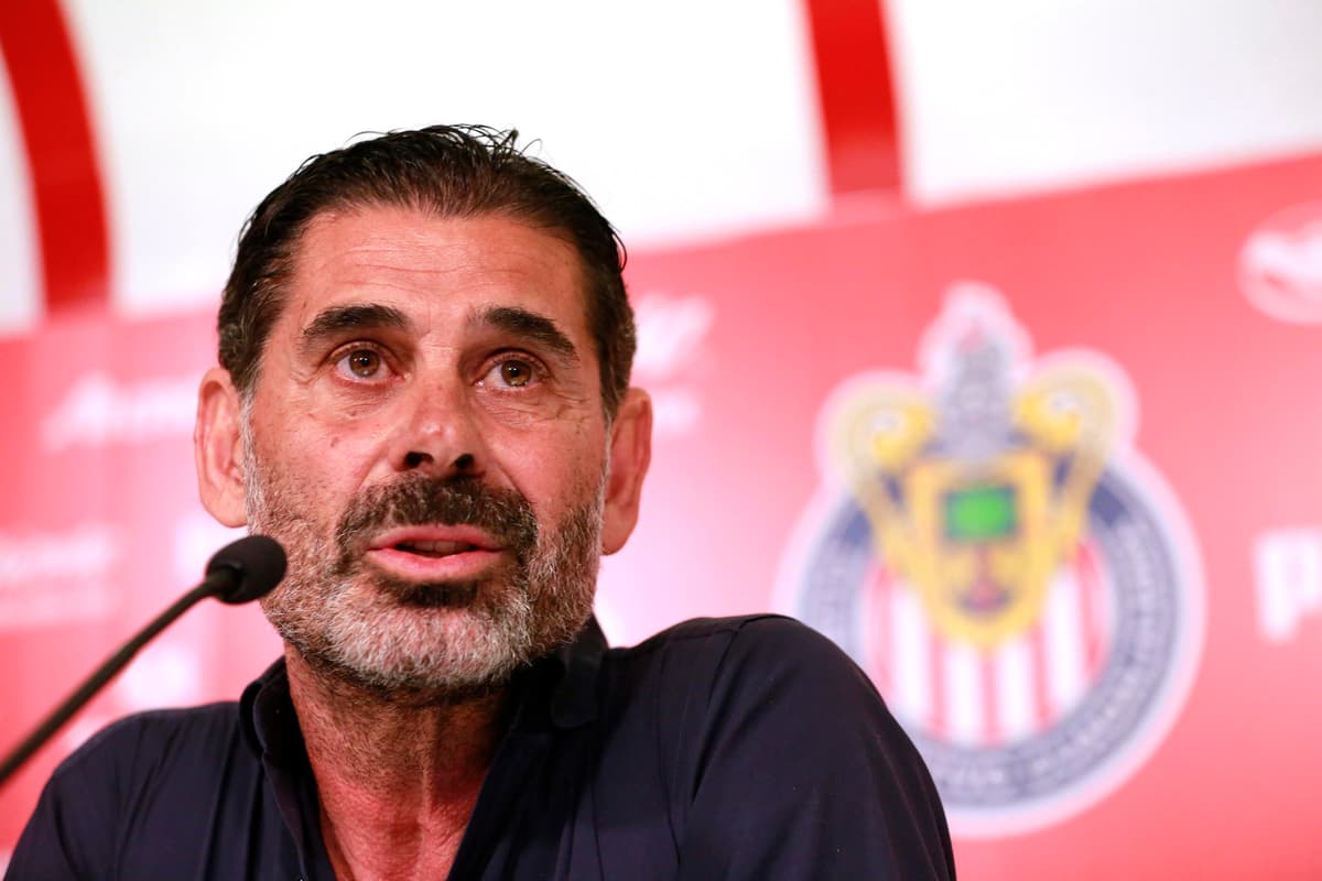 El español Fernando Hierro deja la dirección deportiva del Guadalajara