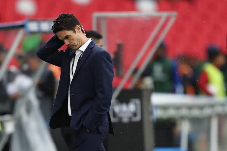 Una barra brava de la Liga de Quito amenaza al español Alcácer: «Renuncia, o te hacemos renunciar»