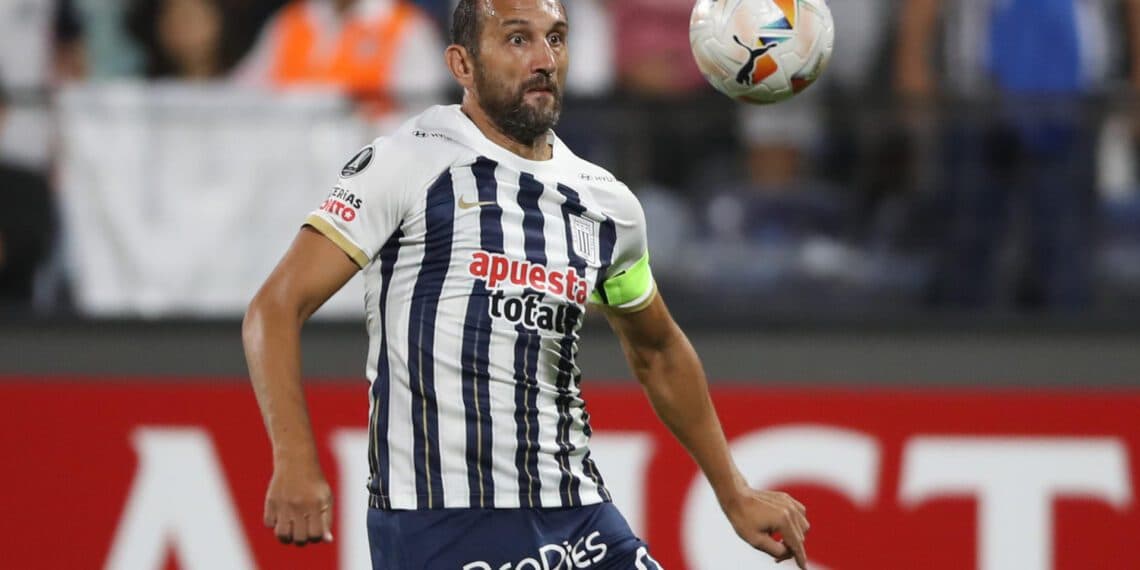 El argentino Hernán Barcos sufre un desgarro muscular y se pierde la recta final de la liga peruana