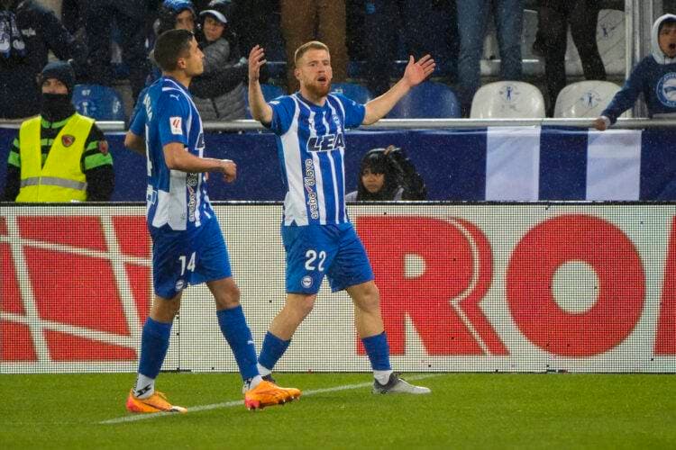 1-0. El Alavés oposita a la décima plaza con un gol del español Carlos Vicente