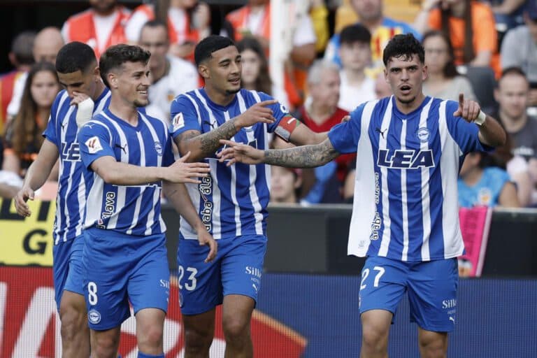0-1. El español Javi López sella la permanencia del Alavés y aleja al Valencia de Europa
