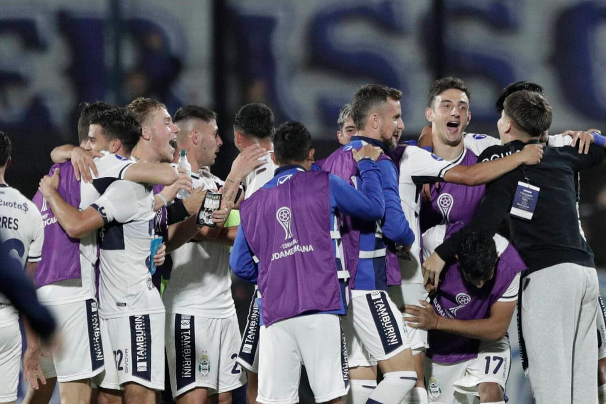 Gimnasia derrota a Atlético Tucumán y avanza a los octavos de final de la Copa Argentina